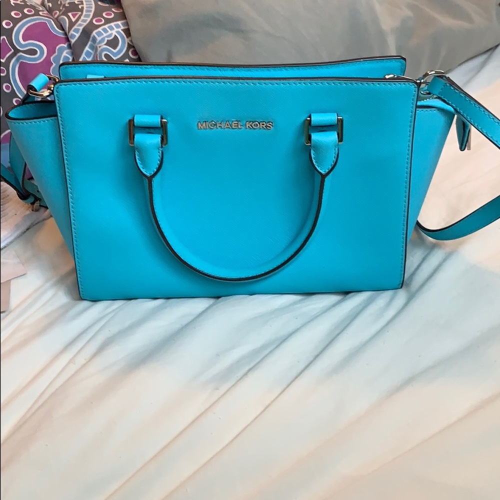 Great condition Micheal Kors purse!